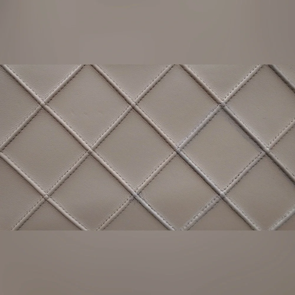 Tory Burch Quilted Shoulder Bag in Cream with Gold Chain